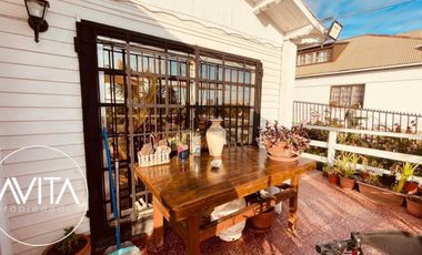 Casa esquina, en plena avenida San Marcos