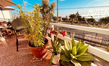 Casa esquina, en plena avenida San Marcos