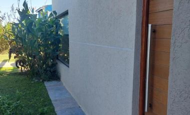 Casa en venta - 3 Dormitorios 2 Baños - Mar del Plata