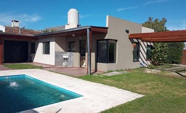 Casa en venta - 3 Dormitorios 2 Baños - Mar del Plata