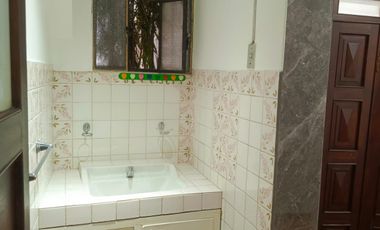 LOCSL EN RENTA EN PLENO  CENTRO DE AMBATO