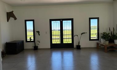 Moderna Casa en Chacras de San Andrés, San Andrés de Giles