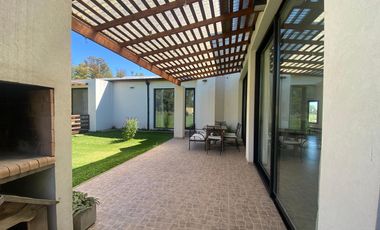 Moderna Casa en Chacras de San Andrés, San Andrés de Giles