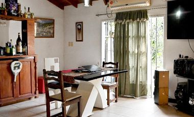 Casa en Venta, 5 amb, 3 dorm. APTA CRÉDITO. De Pinedo 336 Bernal Centro. Pileta, parque y quincho