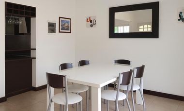 Casa en Venta, 5 amb, 3 dorm. APTA CRÉDITO. De Pinedo 336 Bernal Centro. Pileta, parque y quincho