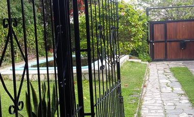 Casa en Venta, 5 amb, 3 dorm. APTA CRÉDITO. De Pinedo 336 Bernal Centro. Pileta, parque y quincho