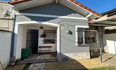 Casa en venta - 2 Dormitorios 1 Baño - Esteban Echeverría