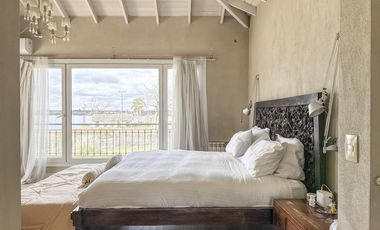 Casa de 8 ambientes con costa de lago en Santa Clara.