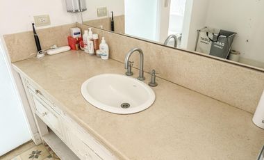 Casa de 8 ambientes con costa de lago en Santa Clara.