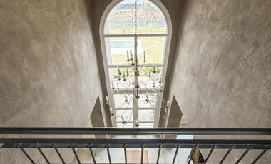 Casa de 8 ambientes con costa de lago en Santa Clara.