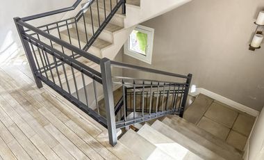 Casa de 8 ambientes con costa de lago en Santa Clara.