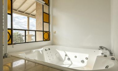 Casa de 8 ambientes con costa de lago en Santa Clara.