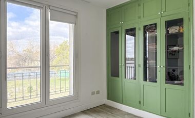 Casa de 8 ambientes con costa de lago en Santa Clara.