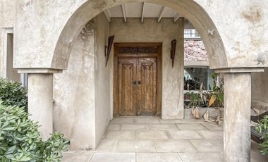 Casa de 8 ambientes con costa de lago en Santa Clara.