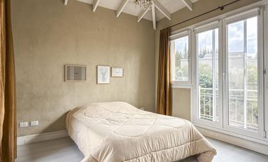 Casa de 8 ambientes con costa de lago en Santa Clara.