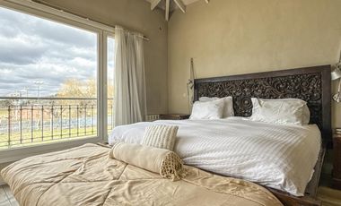 Casa de 8 ambientes con costa de lago en Santa Clara.