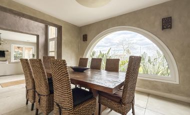 Casa de 8 ambientes con costa de lago en Santa Clara.