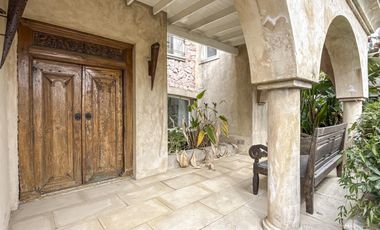 Casa de 8 ambientes con costa de lago en Santa Clara.