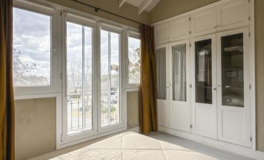 Casa de 8 ambientes con costa de lago en Santa Clara.