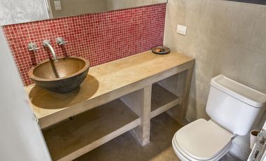 Casa de 8 ambientes con costa de lago en Santa Clara.