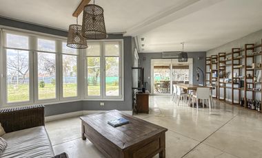 Casa de 8 ambientes con costa de lago en Santa Clara.