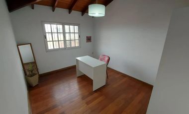 Casa en alquiler - 3 Dormitorios 1 Baño - Quilmes