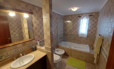 Casa en alquiler - 3 Dormitorios 1 Baño - Quilmes