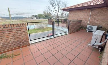 Casa en alquiler - 3 Dormitorios 1 Baño - Quilmes