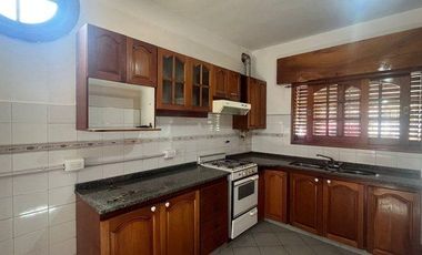 Casa en venta - 6 Dormitorios 3 Baños - Córdoba