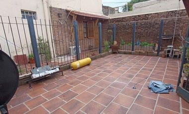 Casa en venta - 6 Dormitorios 3 Baños - Córdoba