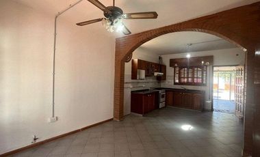 Casa en venta - 6 Dormitorios 3 Baños - Córdoba