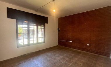 Casa en venta - 6 Dormitorios 3 Baños - Córdoba