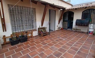 Casa en venta - 6 Dormitorios 3 Baños - Córdoba