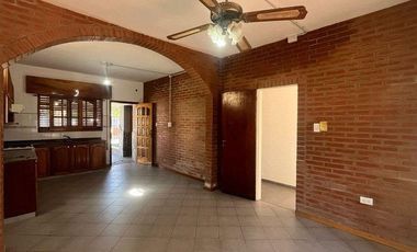 Casa en venta - 6 Dormitorios 3 Baños - Córdoba