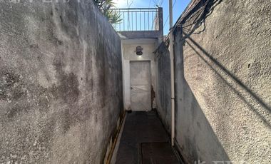 Venta PH 2 ambientes con patio en Monte Chingolo