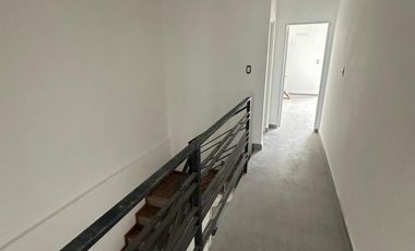 Casa tipo duplex en Bº vista oliva Maipu