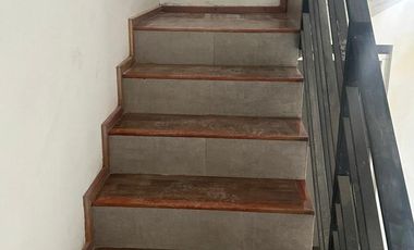 Casa tipo duplex en Bº vista oliva Maipu