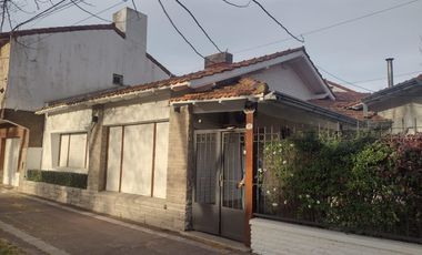 Casa en alquiler temporal - 3 Dormitorios 2 Baños - Miramar