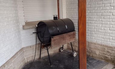 Casa en alquiler temporal - 3 Dormitorios 2 Baños - Miramar