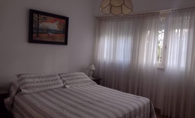 Casa en alquiler temporal - 3 Dormitorios 2 Baños - Miramar