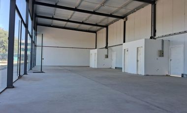 Locales en Alquiler en Armada Argentina al 4300 en Moderno Mall Comercial con estacionamiento propio