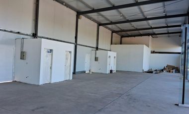 Locales en Alquiler en Armada Argentina al 4300 en Moderno Mall Comercial con estacionamiento propio