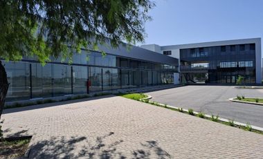 Locales en Alquiler en Armada Argentina al 4300 en Moderno Mall Comercial con estacionamiento propio