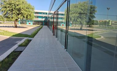 Locales en Alquiler en Armada Argentina al 4300 en Moderno Mall Comercial con estacionamiento propio