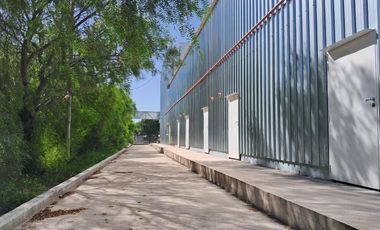 Locales en Alquiler en Armada Argentina al 4300 en Moderno Mall Comercial con estacionamiento propio