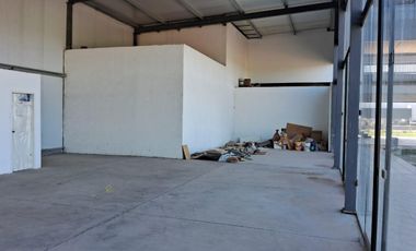 Locales en Alquiler en Armada Argentina al 4300 en Moderno Mall Comercial con estacionamiento propio