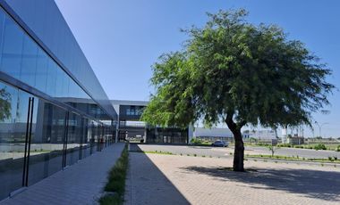 Locales en Alquiler en Armada Argentina al 4300 en Moderno Mall Comercial con estacionamiento propio