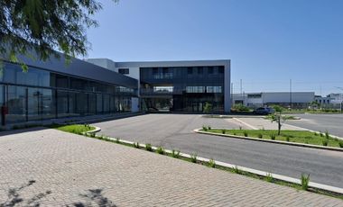 Locales en Alquiler en Armada Argentina al 4300 en Moderno Mall Comercial con estacionamiento propio