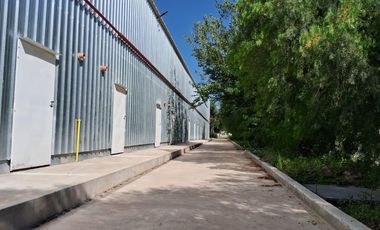 Locales en Alquiler en Armada Argentina al 4300 en Moderno Mall Comercial con estacionamiento propio