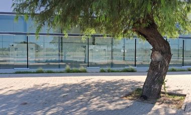 Locales en Alquiler en Armada Argentina al 4300 en Moderno Mall Comercial con estacionamiento propio